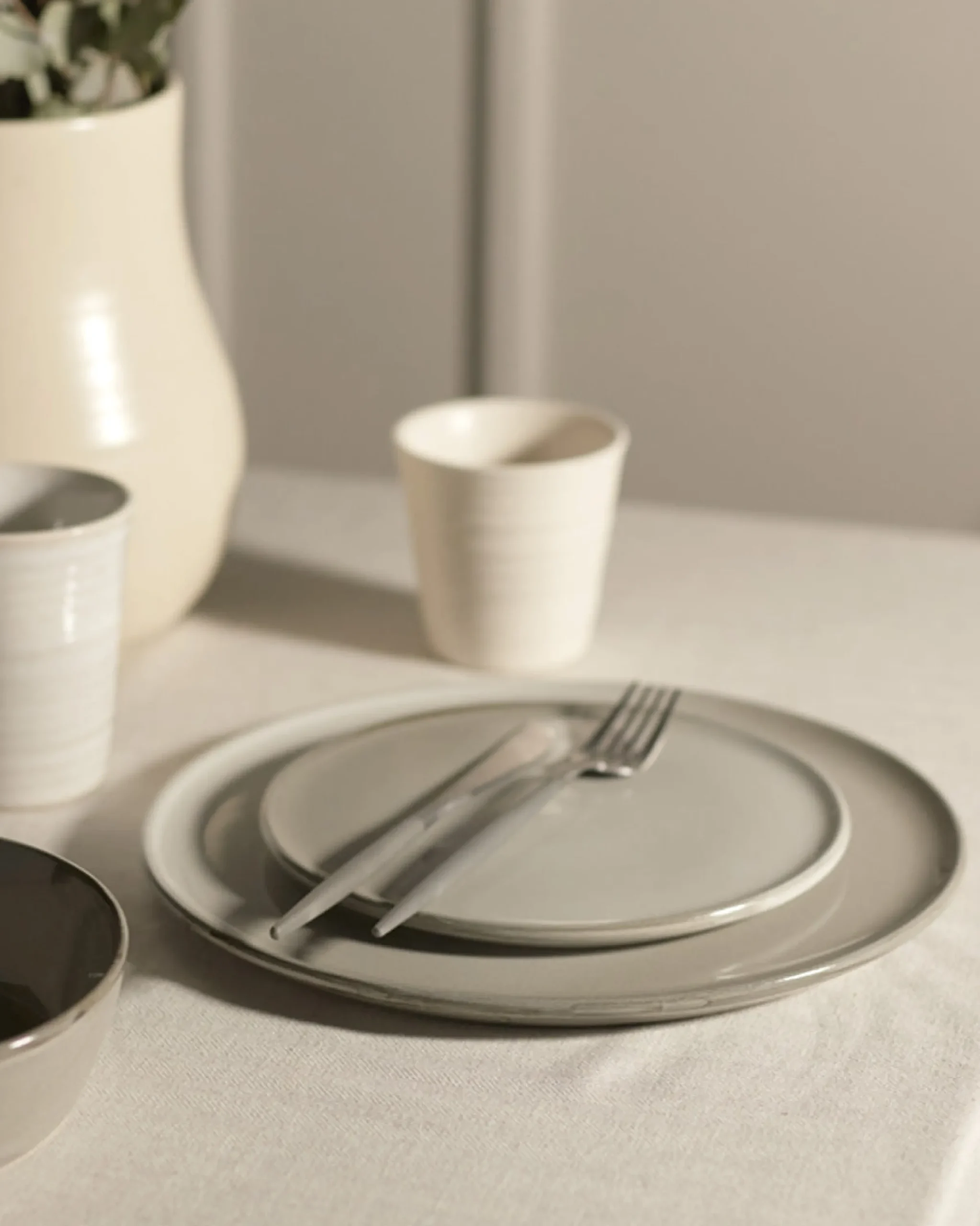 Plates-Robert Gordon Canvas Dinner Plate / Saltbush
