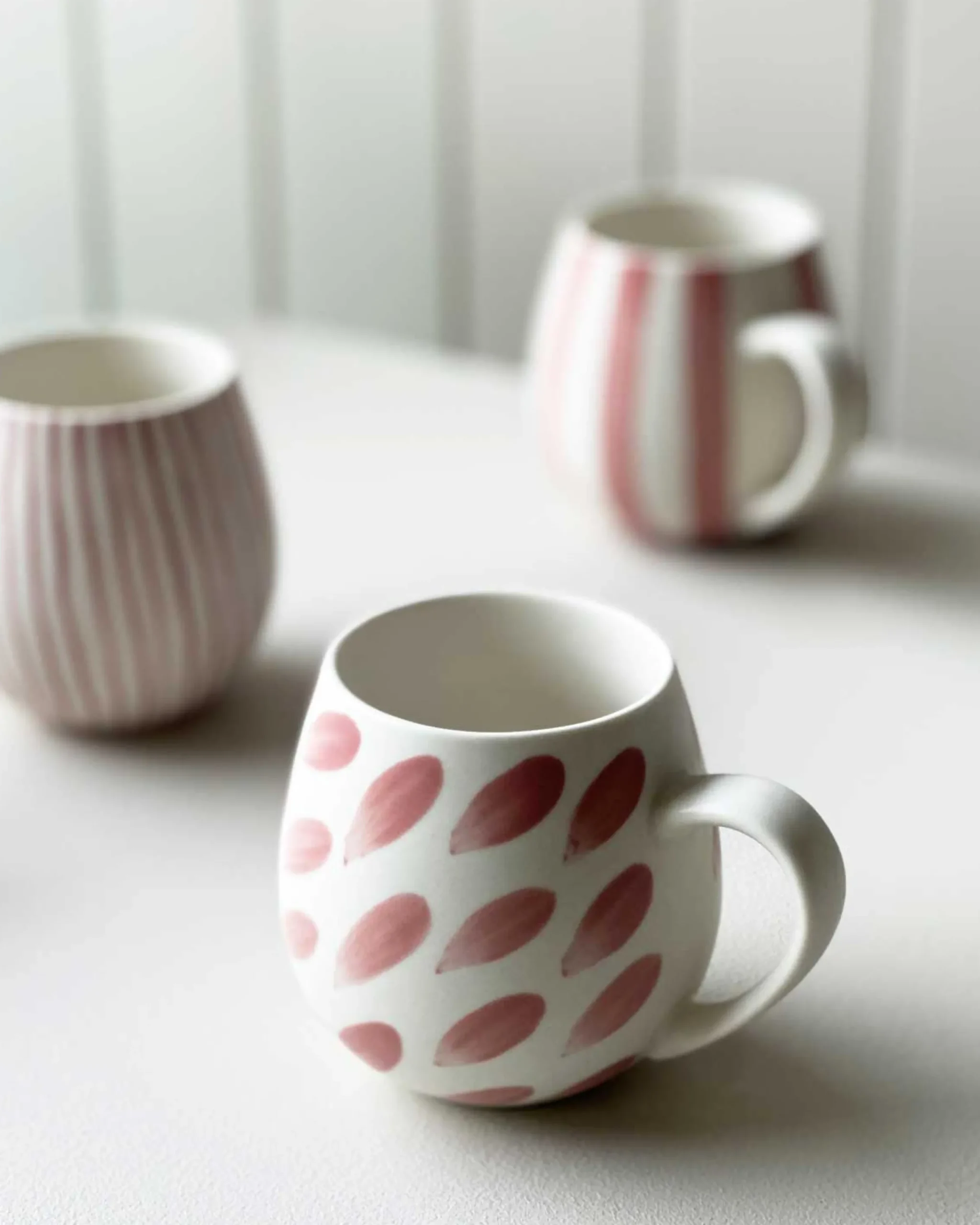 Mugs & Cups-Robert Gordon Hug Me Mugs / Rose Brush